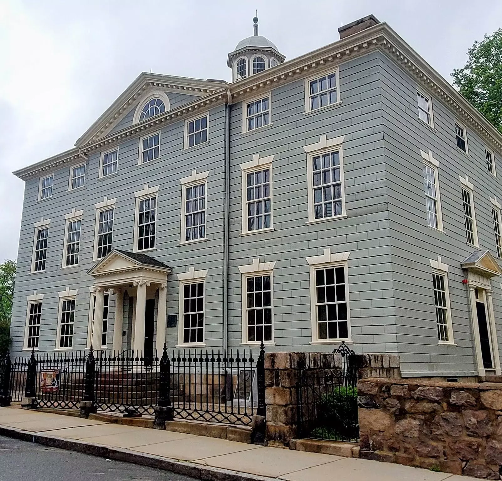 Jeremiah Lee Mansion - Classical Architecture