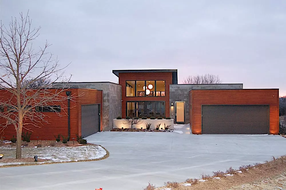 3-bedroom, 3.5-bath home typical of mid-century modern style