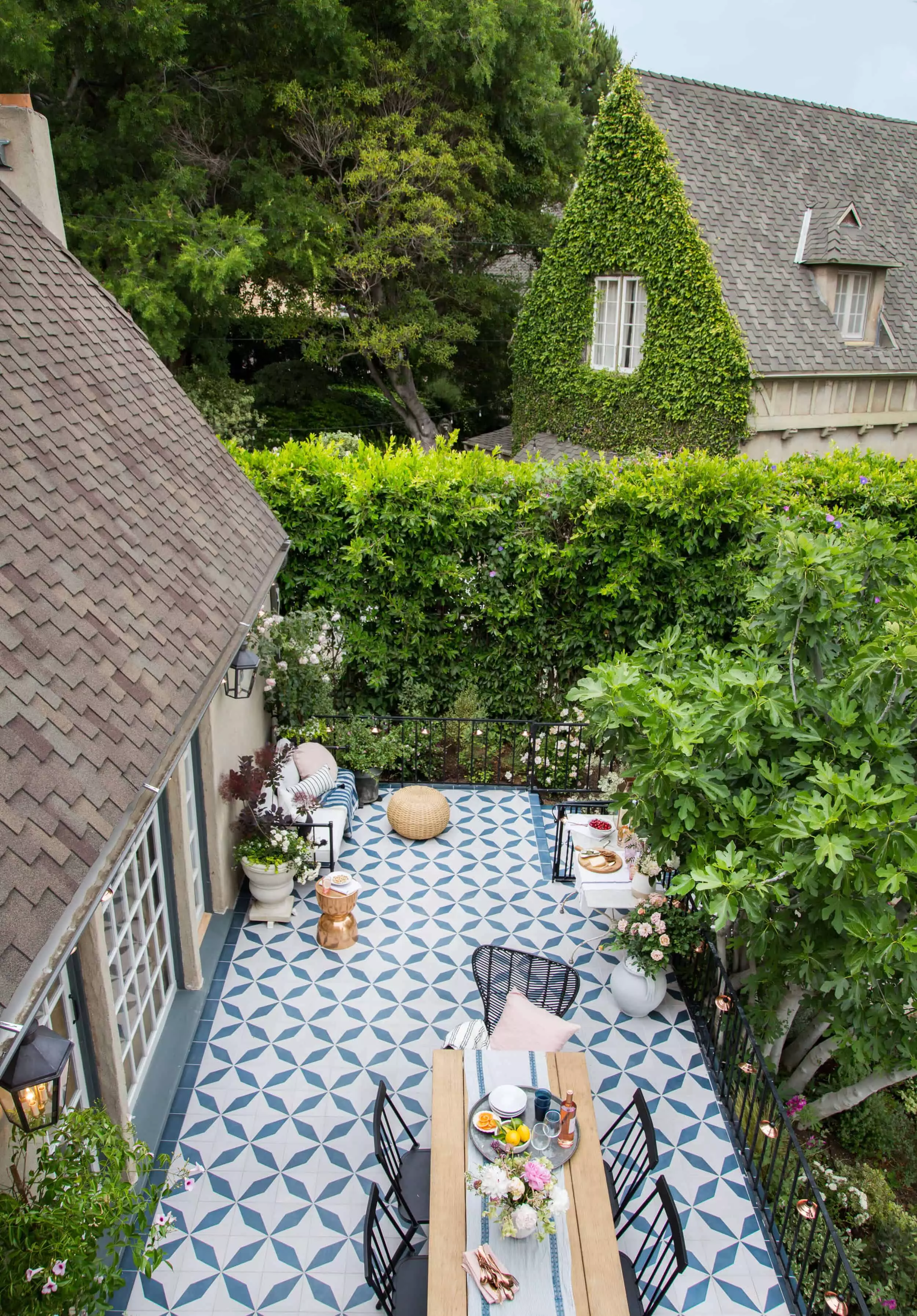 Emily-Henderson_House-Beautiful_Courtyard_Tile_Modern_English_Country_25