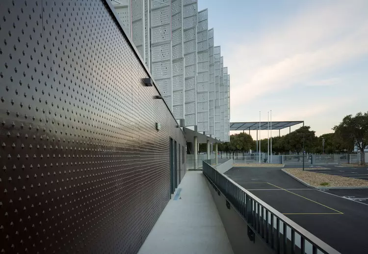 Boarding School in Nimes / MDR Architectes - Facade, Windows