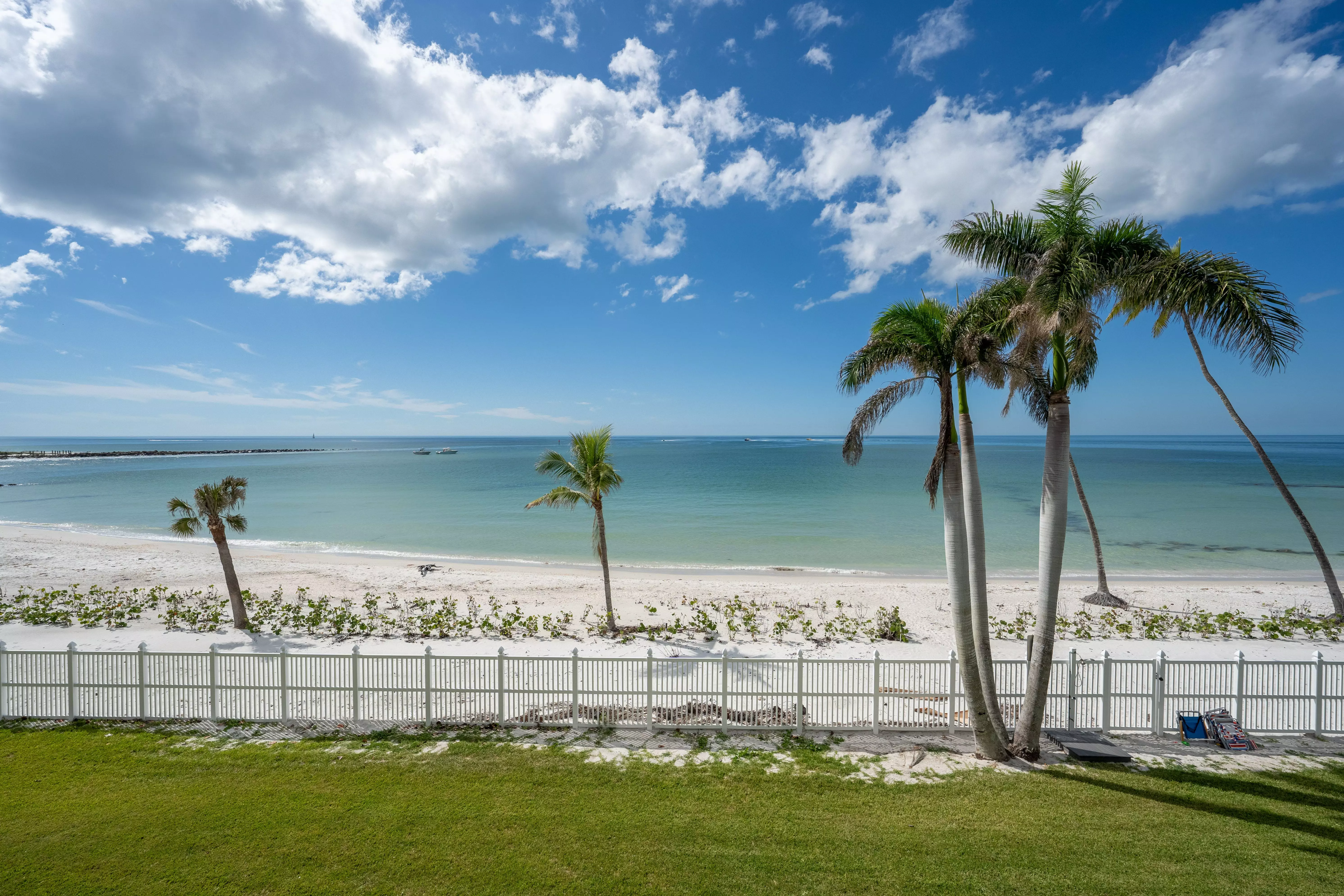 Donahue compound in Naples.