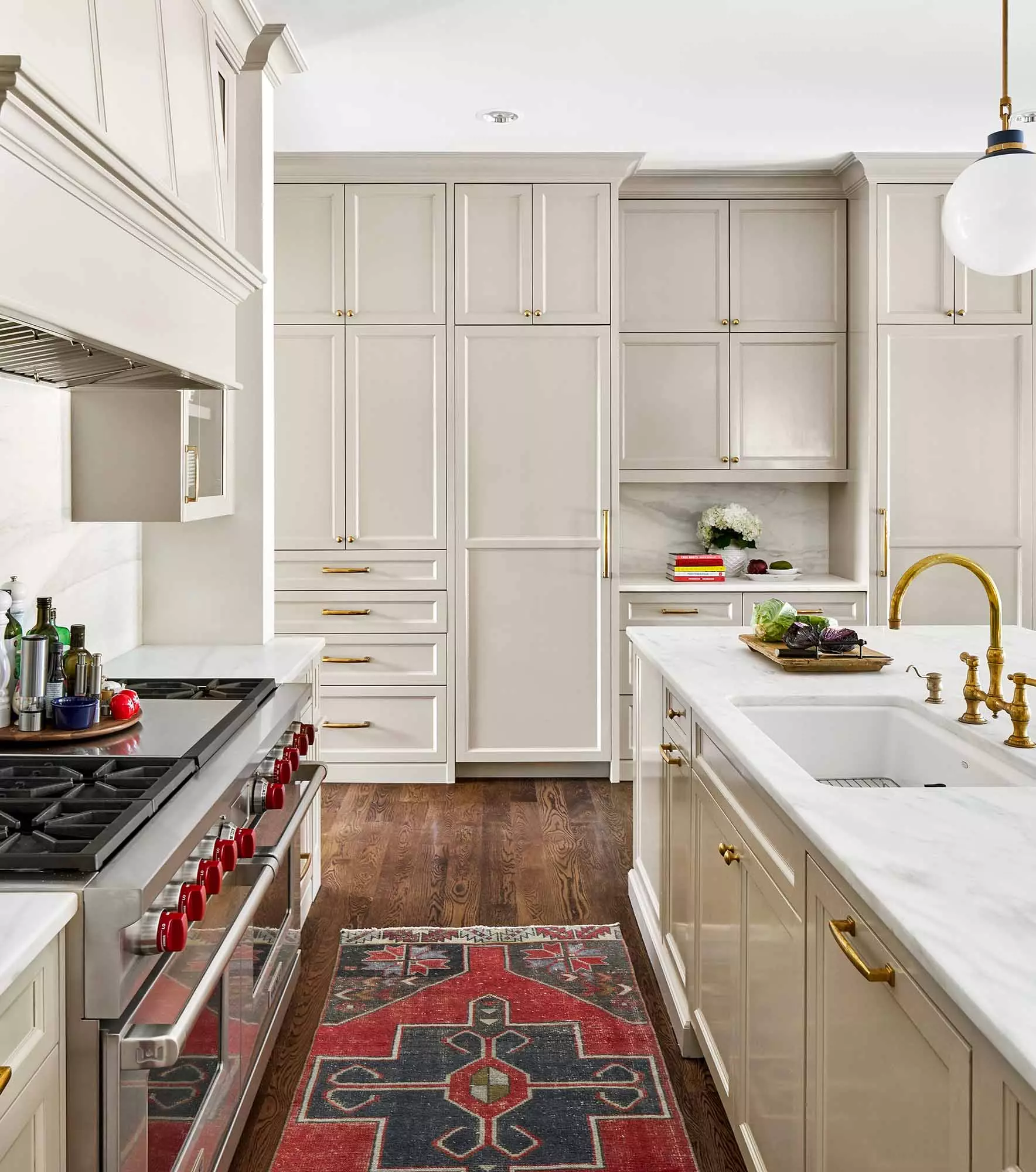 Kitchen cabinets painted Sherwin Williams Agreeable Gray