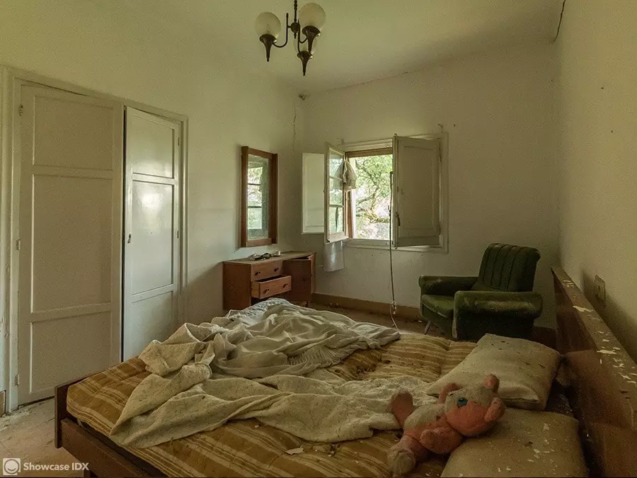 Terrible Real Estate Photos - Selling a Home is Hard