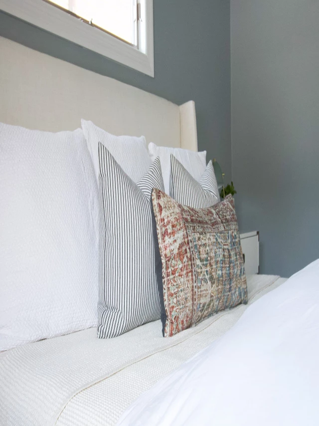   How to Style Your King-Sized Bed with Pillows