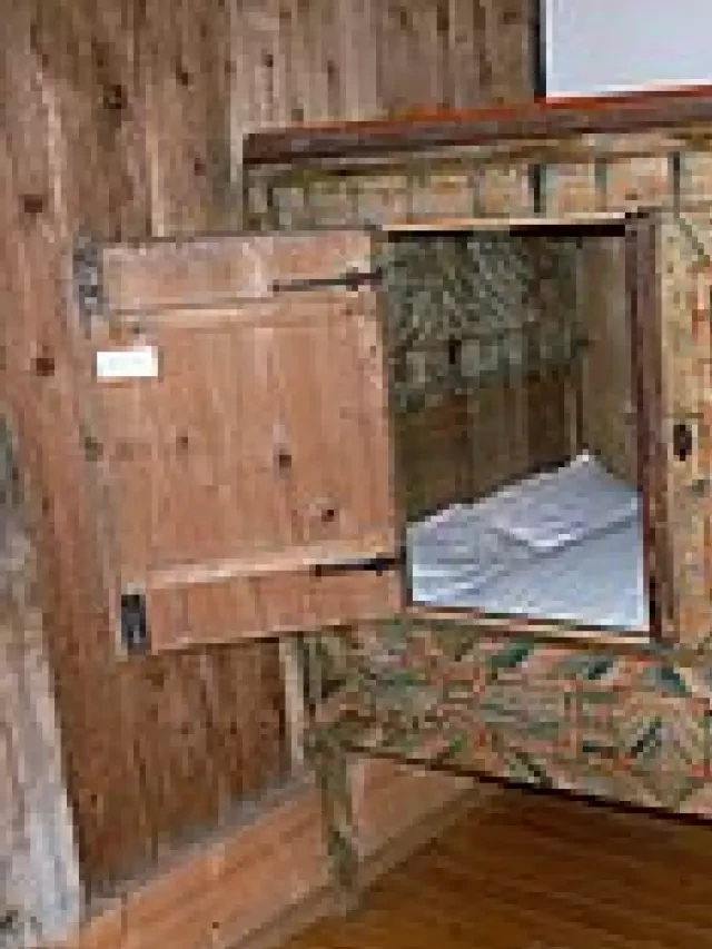   The Box-Bed: A Cozy and Functional Piece of History