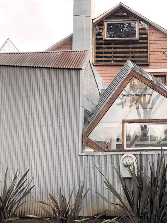   The First Frank Gehry House in Santa Monica: A Groundbreaking Architectural Marvel