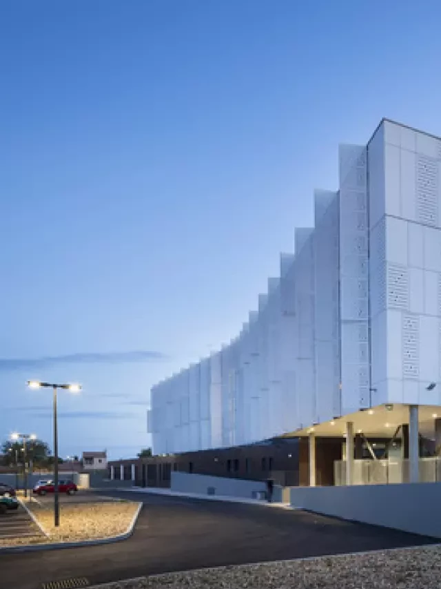   Boarding School in Nimes / MDR Architectes - A Harmonious Blend of Functionality and Design